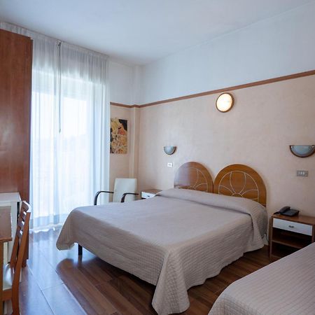 Hotel Britannia Rimini Esterno foto
