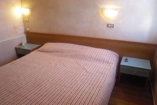 Hotel Britannia Rimini Esterno foto