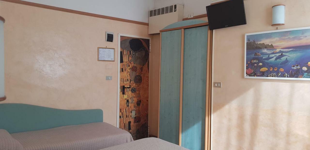 Hotel Britannia Rimini Esterno foto